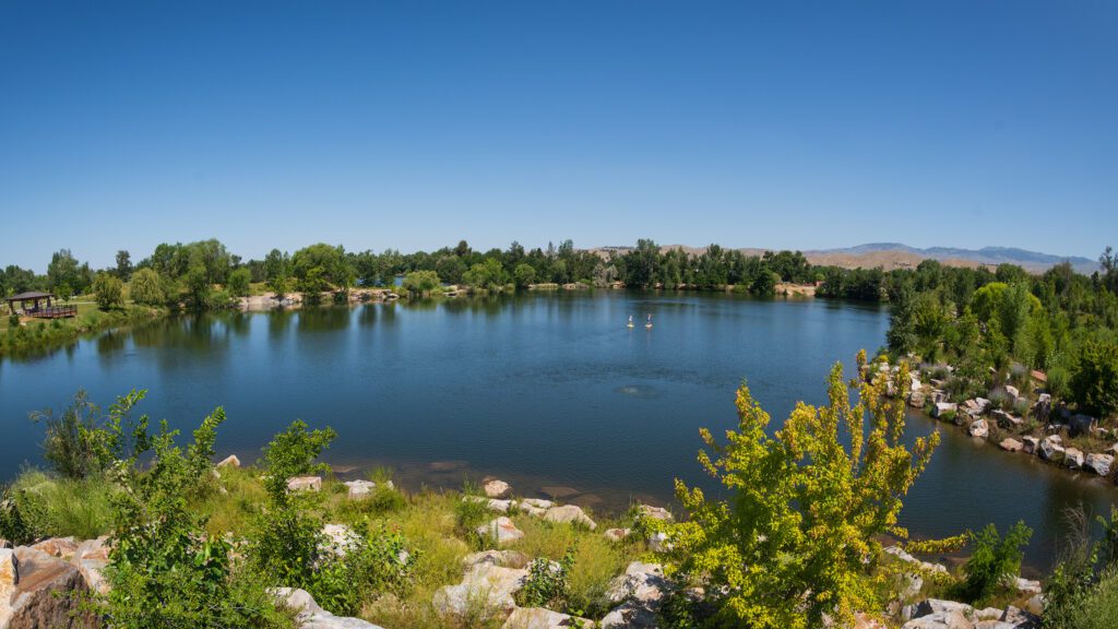 Boise Whitewater Park with stand up paddlers photo Hunter Smith